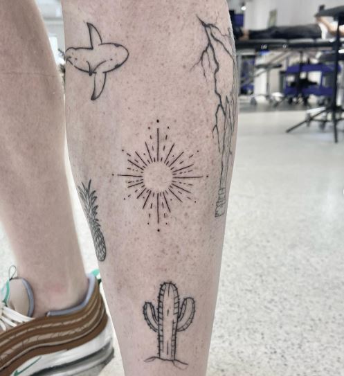 Tanti tatuaggi piccoli tibia