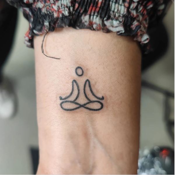 Tatuaggio piccolo meditazione