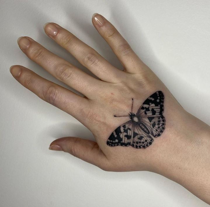 La farfalla tatuaggio dorso mano
