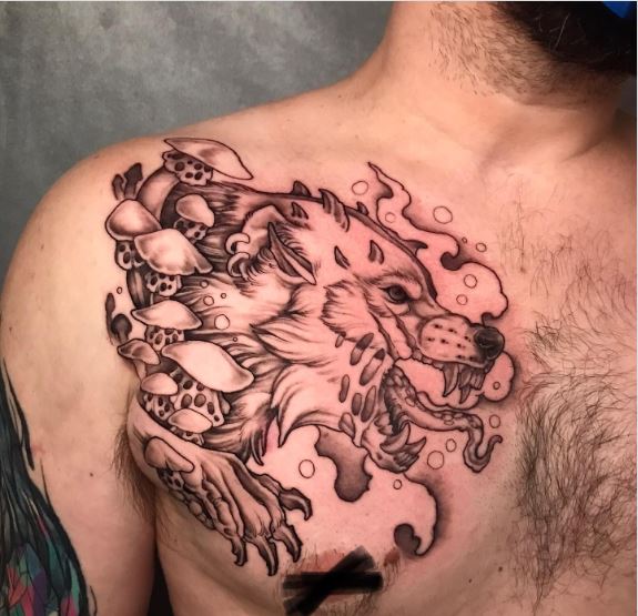 Lupo teschi e tatuaggi sul petto