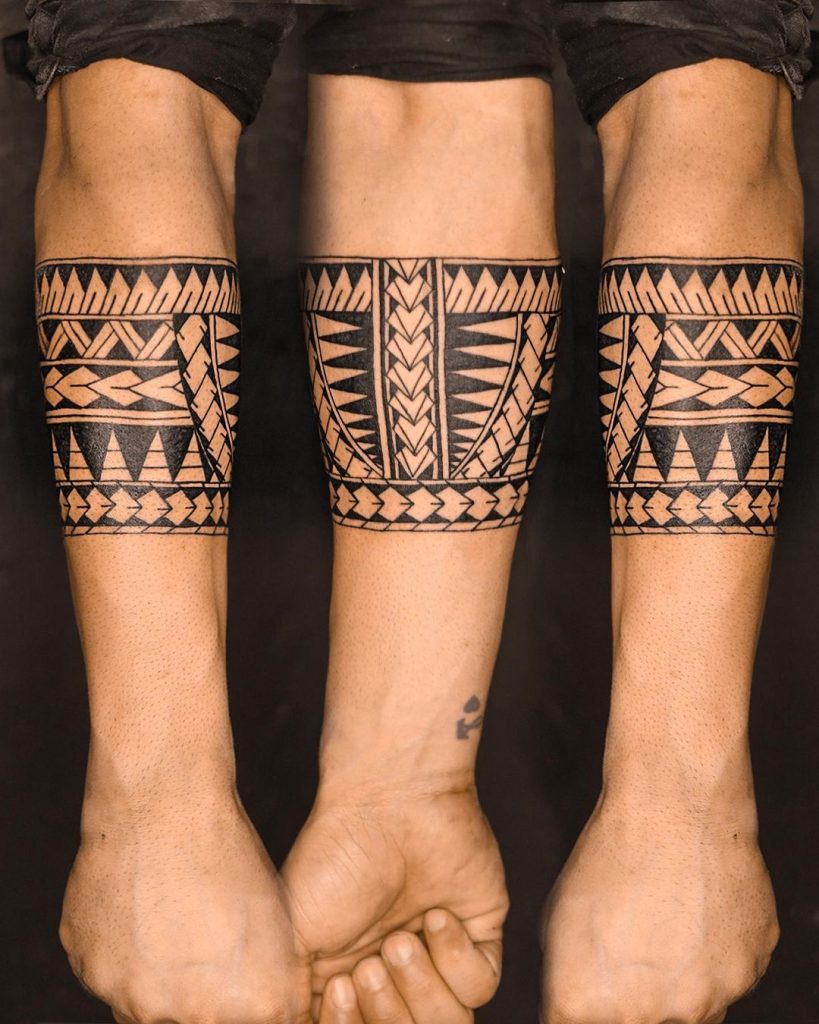 Tatuaggi maori sugli avambracci