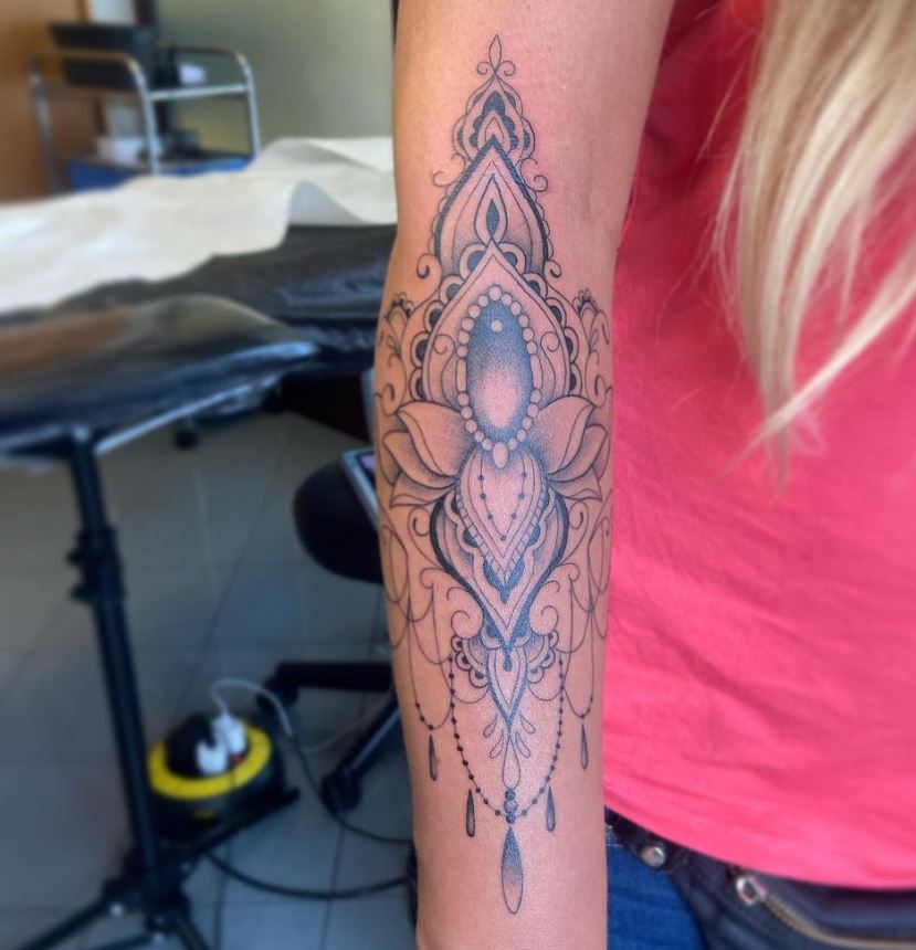 Tatuaggio Mandala sul braccio