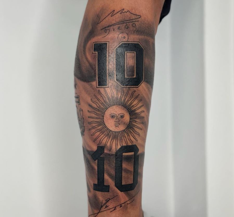 Tatuaggio con autografo Maradona