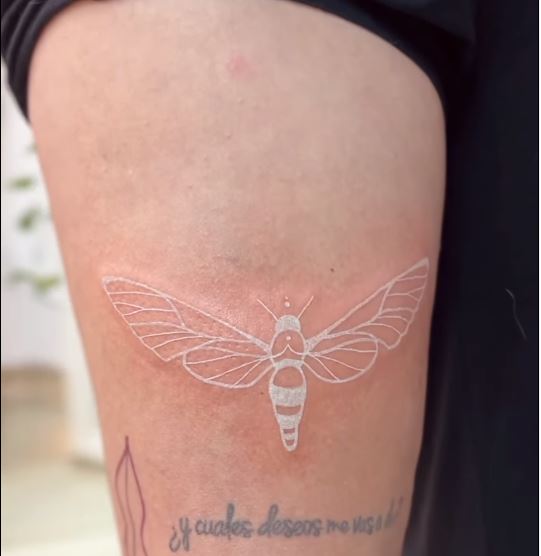 Tatuaggio falena bianco
