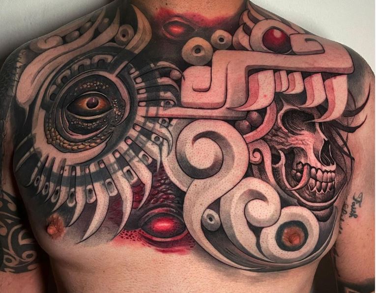 Tatuaggio grande sul petto