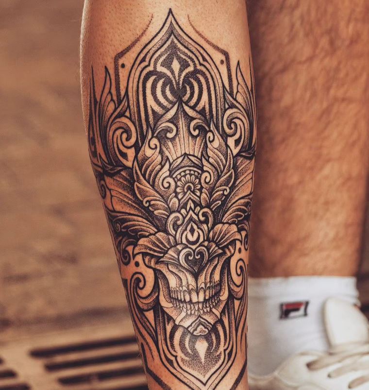 Tatuaggio mandala sulla gamba