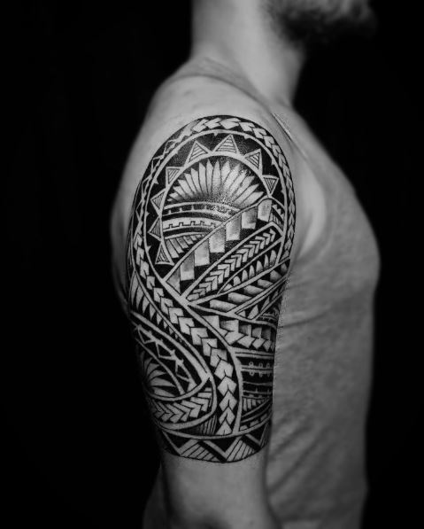 Tatuaggio maori spalla