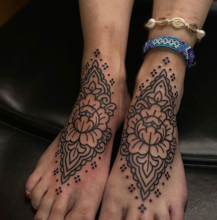 Tatuaggio ornamentale piedi