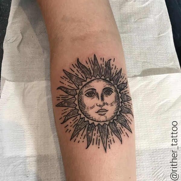 Tatuaggio sole - Foto: Pinterest.it