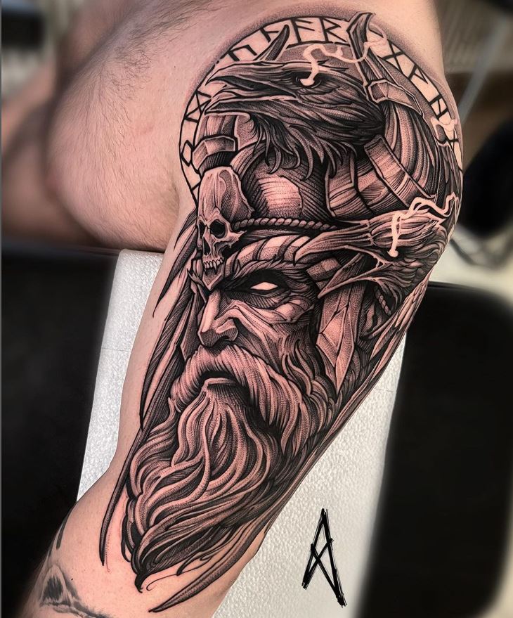 Tatuaggio vichingo odino