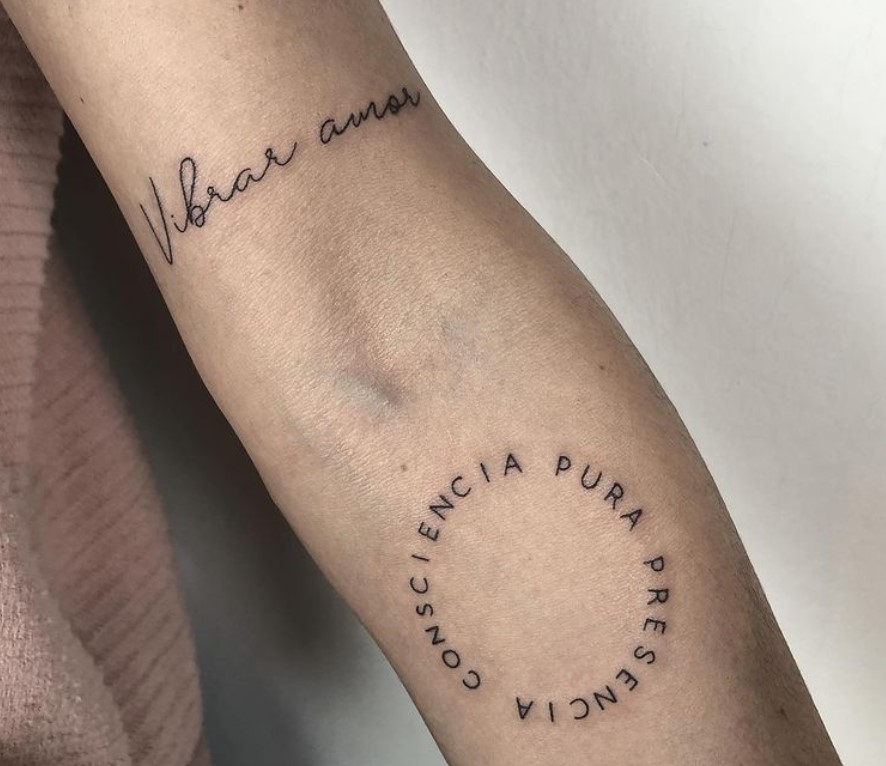 Scritta circolare sul braccio