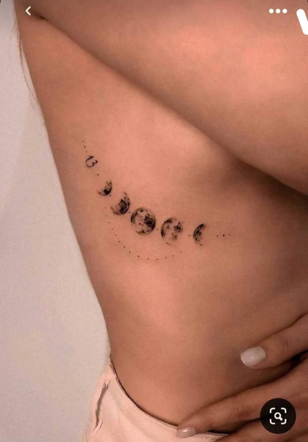 Tattoo scritta costole - Foto: Pinterest.it