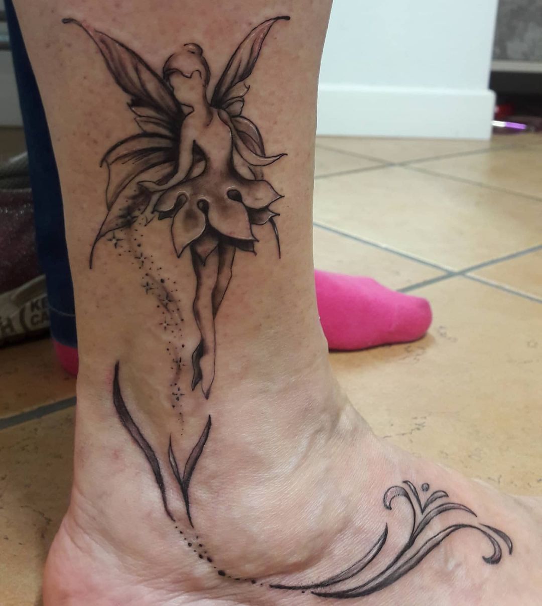 Tatuaggio che rappresenta una fata