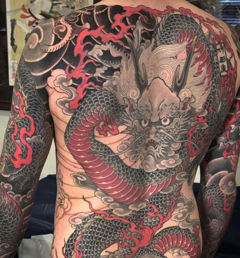 Tatuaggio giapponese sulla schiena