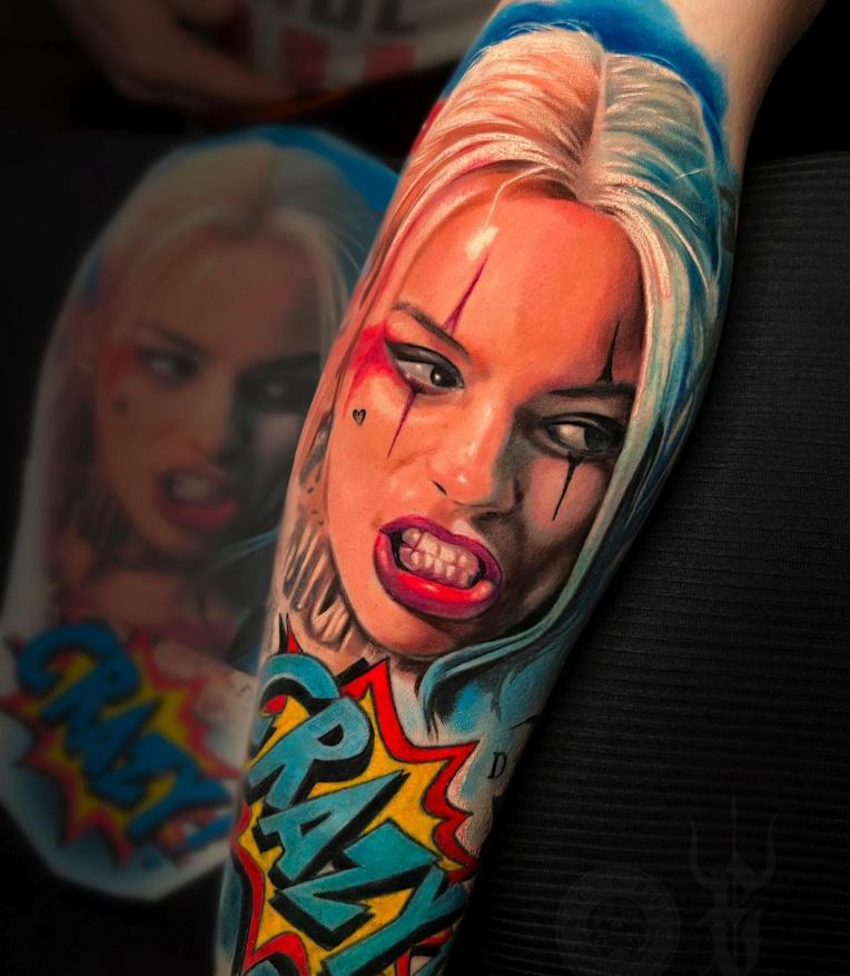 Harley Quinn tattoo realistico