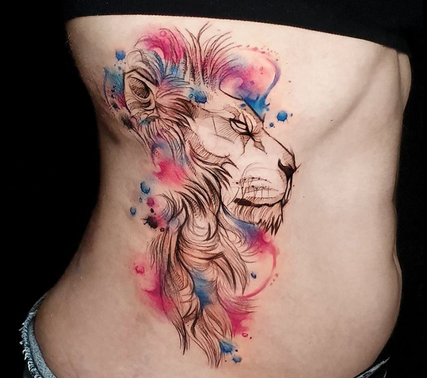 Leone tatuaggio ad acquerelli