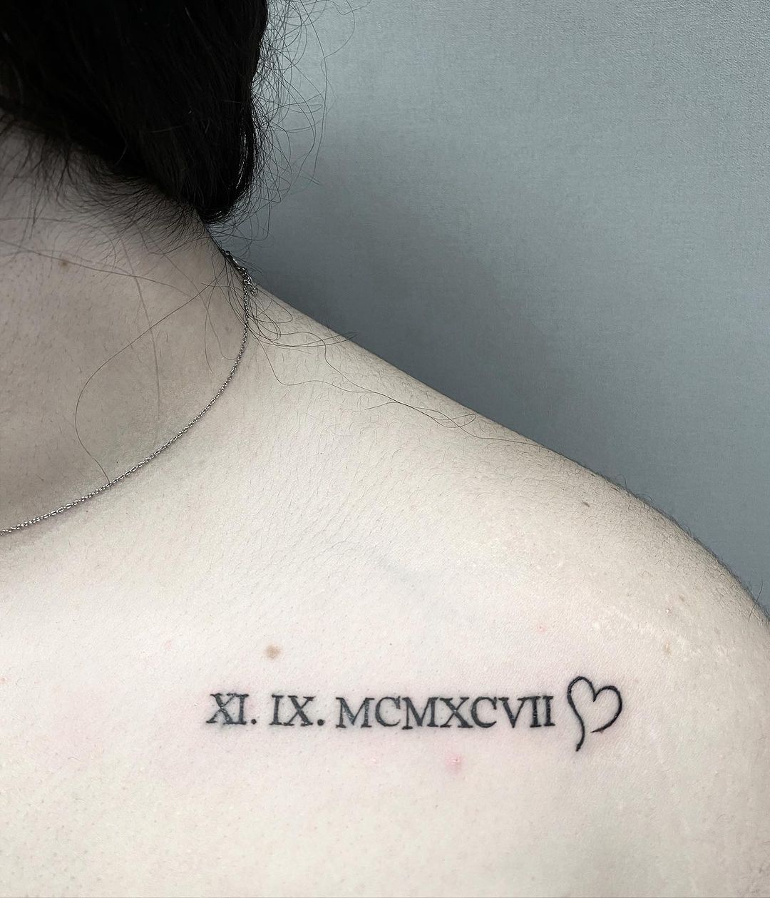 Numeri romani tatuaggio con un cuore