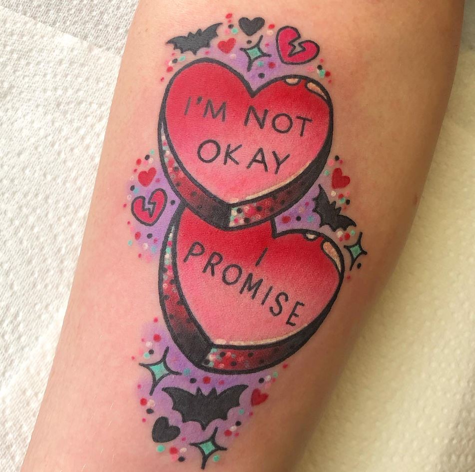 Tatuaggio cuori rosa con scritta