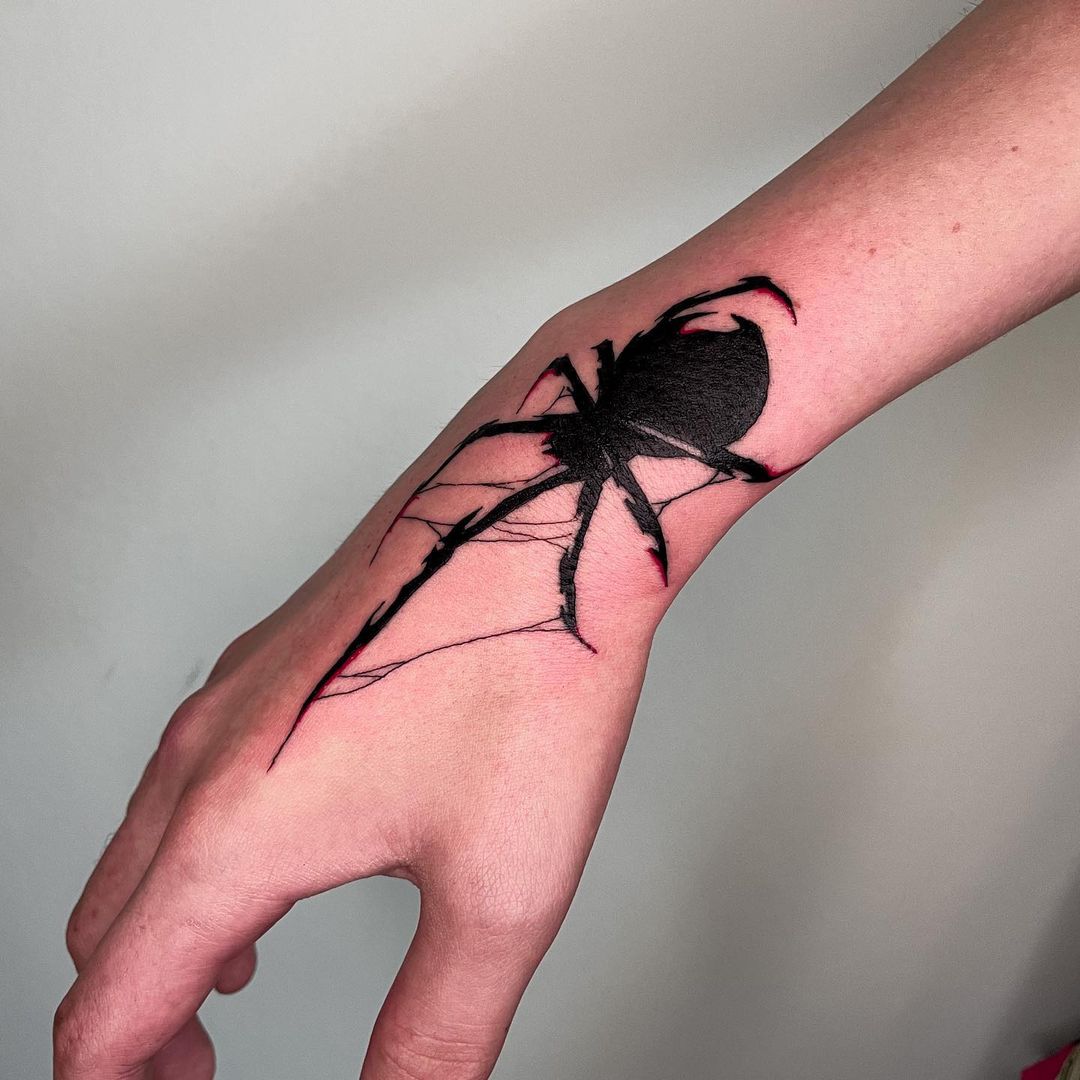Tatuaggio di un ragno su di un polso