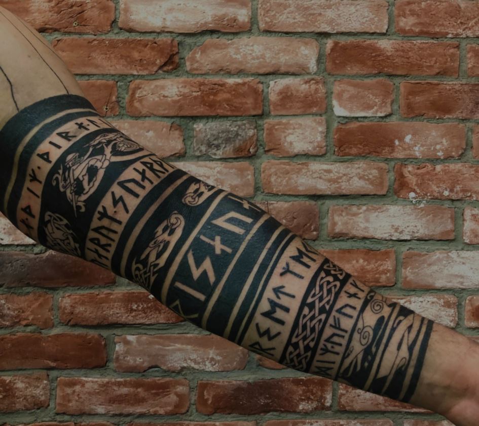 Tatuaggio norreno su i braccio