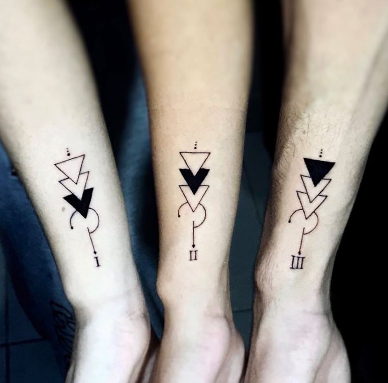 Tatuaggio simbolico tra fratelli