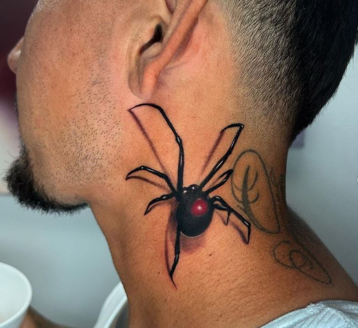 Tatuaggio vedova nera collo