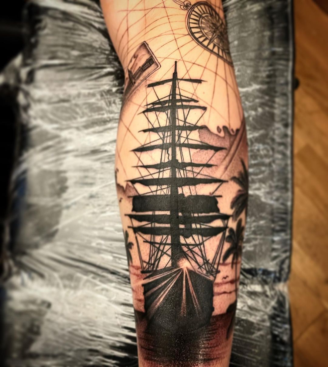 Veliero con sole alle spalle
